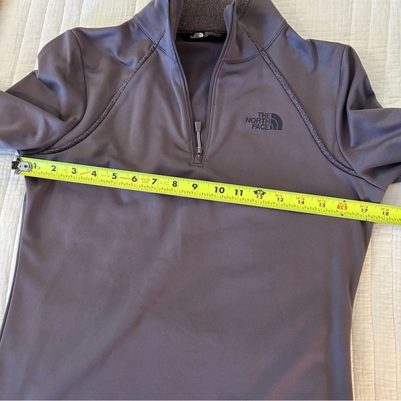 The North Face Two-Tone Pale Lilac Quarter Zip Pullover. Size Small. - Picture 12 of 12
